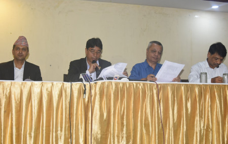 काठमाडौं महानगरपालिकाको नगरसभाले हालै पारित गरेको ‘आर्थिक वर्ष २०७६/०७७ को नीति तथा कार्यक्रम’ बारे जानकारी दिइँदै। तस्बिर : चन्द्रमणि भट्टराई
