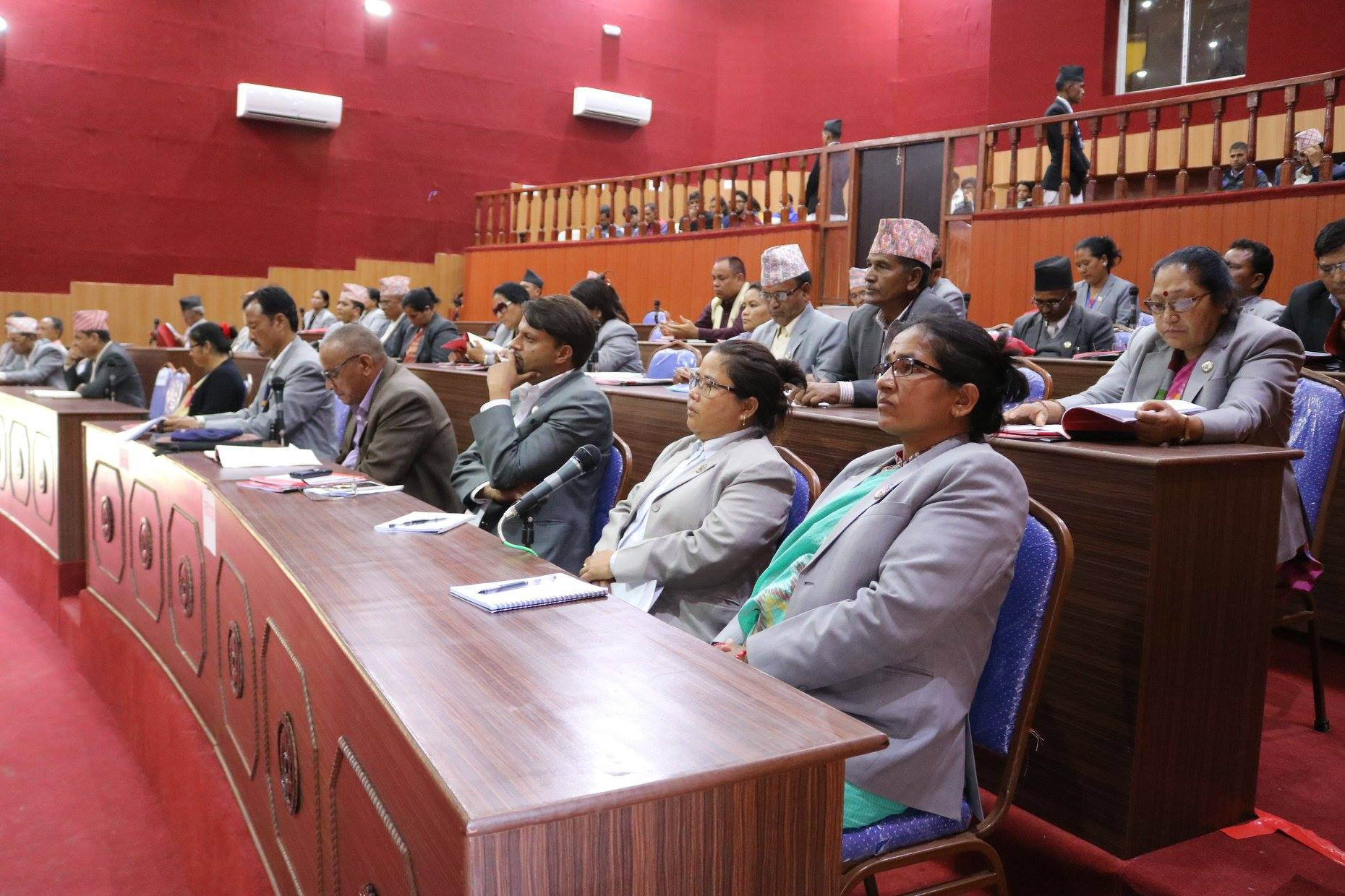 कर्णाली प्रदेशको संसद् वैठकमा सहभागी सदस्यहरु। दिपकजंग शाही/सेतोपाटी