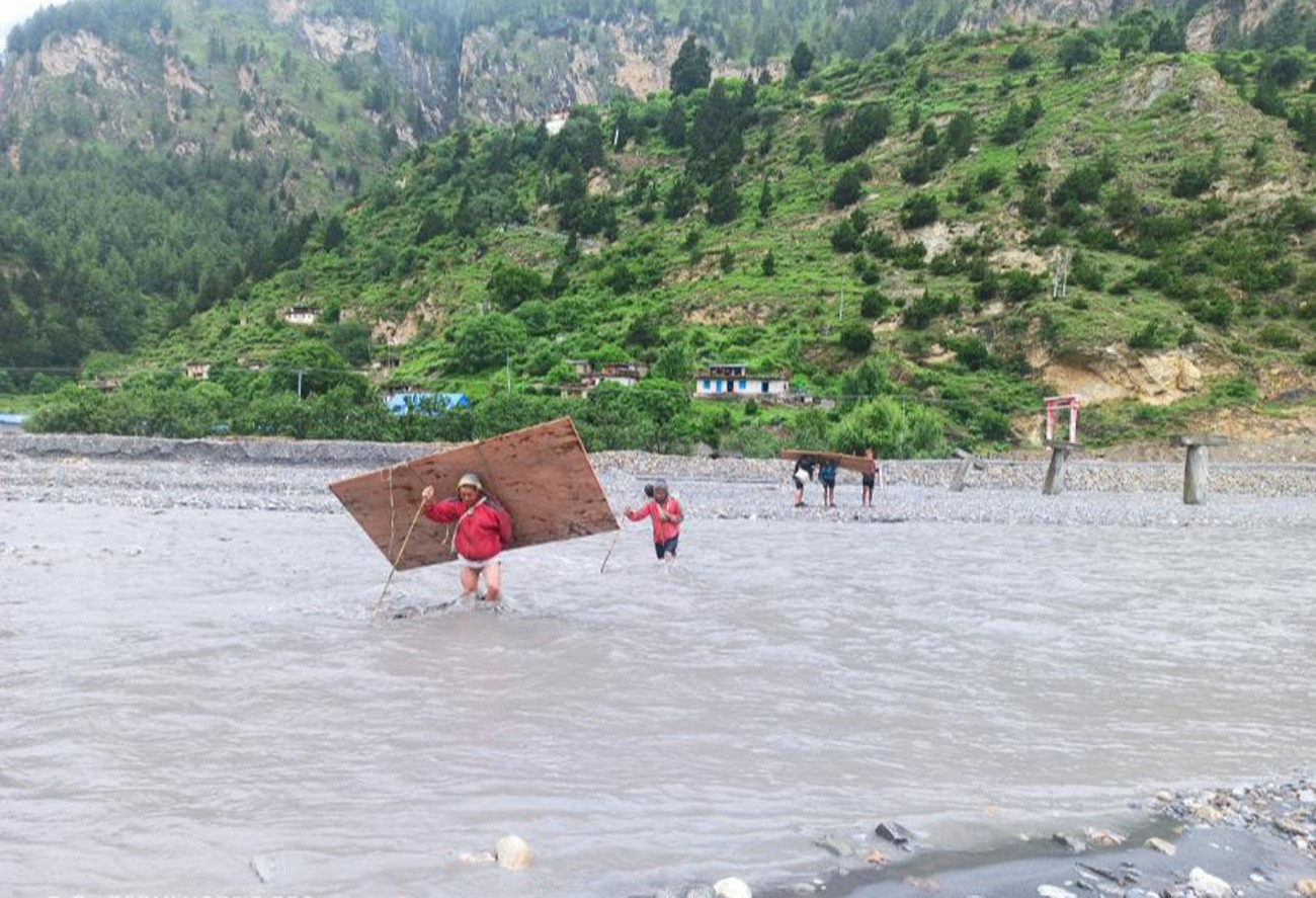 आजका तस्बिरहरू असार १०