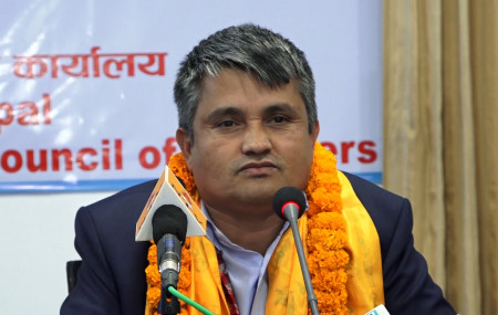 प्रधानमन्त्रीका प्रेस सल्लाहकार सूर्य थापा। फोटो : सेतोपाटी