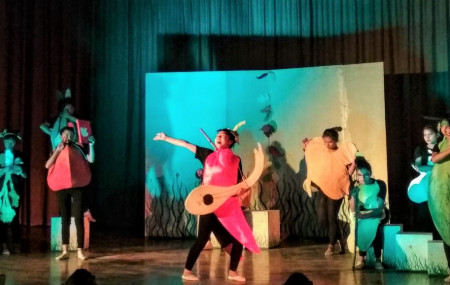 'करेसा कन्सर्ट' नाटकको दृष्य। तस्बिरः जुना श्रेष्ठ/सेतोपाटी