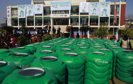 मतपेटिका बनाउन ल्याइएका ड्रम।