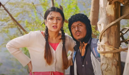 हल्का रमाइलो सिरियलको दृश्यमा मरिचमान श्रेष्ठ र पुजन घिमिरे