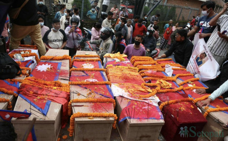 जेन–जी आन्दोलनमा मारिएकाहरूको शवयात्रा। तस्बिर: नवीनबाबु गुरूङ/सेतोपाटी