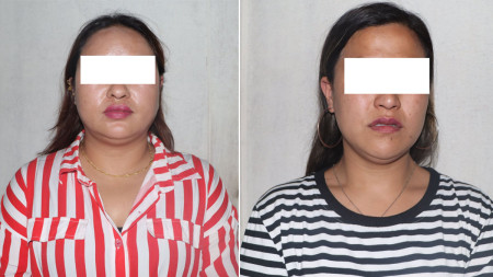 पक्राउ परेका ममता र आँचल। तस्बिरः प्रहरी।