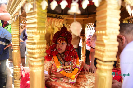 कुमारी घरबाट विदाइ गरिँदै। तस्बिर: नवीनबाबु गुरूङ/सेतोपाटी