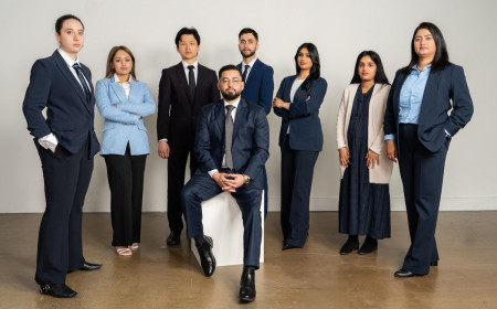 माधव खरेल (बसेको) आफ्नो कार्यालयका सहकर्मीहरूसँग।