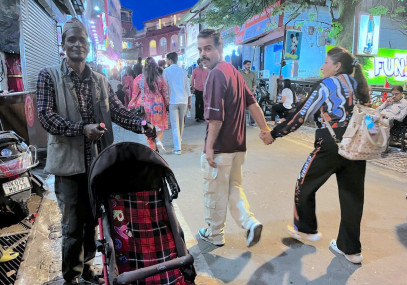 भारतको मसुरीमा काम गर्दै आएका कालिकोटका जगे नेपाली। तस्बिरः सुरेन्द्र फुयाल
