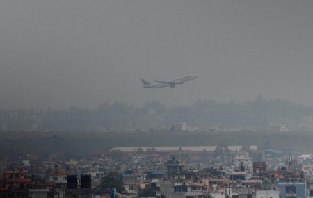२०८० वैशाख ३ गते काठमाडौंमा लागेको तुँवालो। तस्बिरः नवीनबाबु गुरूङ/सेतोपाटी