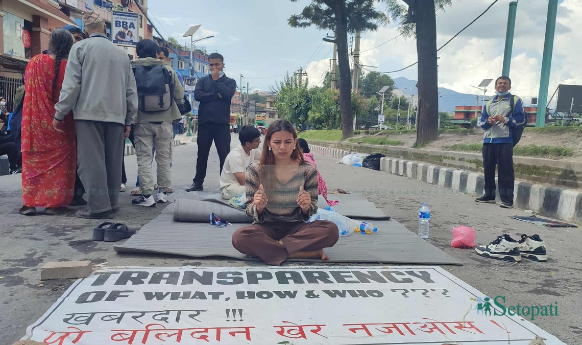 के हो ८ दिनदेखि माइतीघरमा धर्ना बसिरहेकी जेन-जी युवतीको माग?