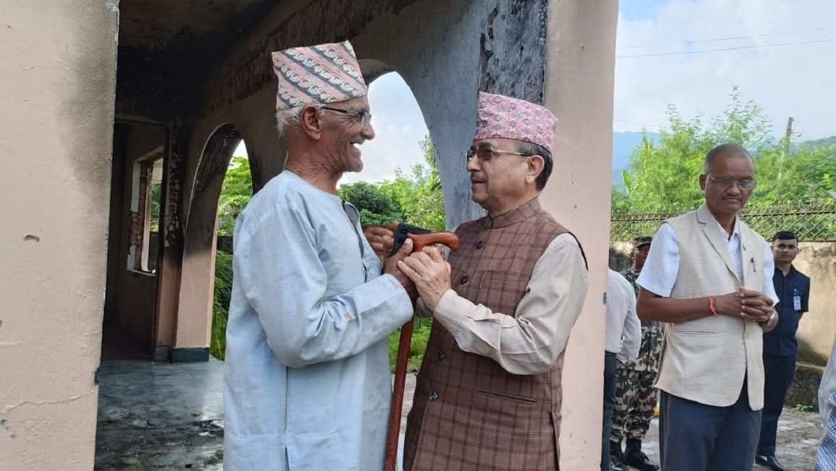 जेनजी आन्दोलनपछि सुर्खेत पुगेका उपसभापति पूर्णबहादुर खड्का।