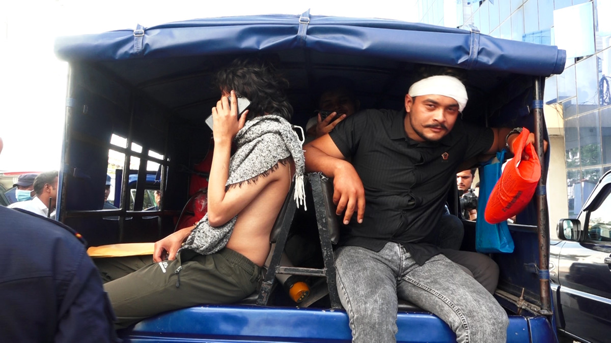 सिंहदरबार पुगेका जेन–जी आन्दोलनका घाइतेहरू प्रहरीको नियन्त्रणमा