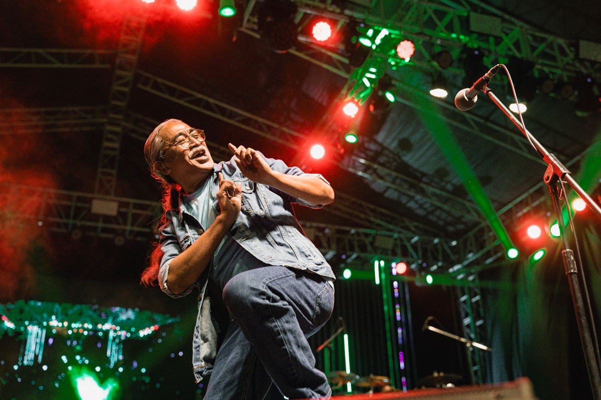 प्रस्तुतिका क्रममा अमृत गुरूङ। –फाइल तस्बिर