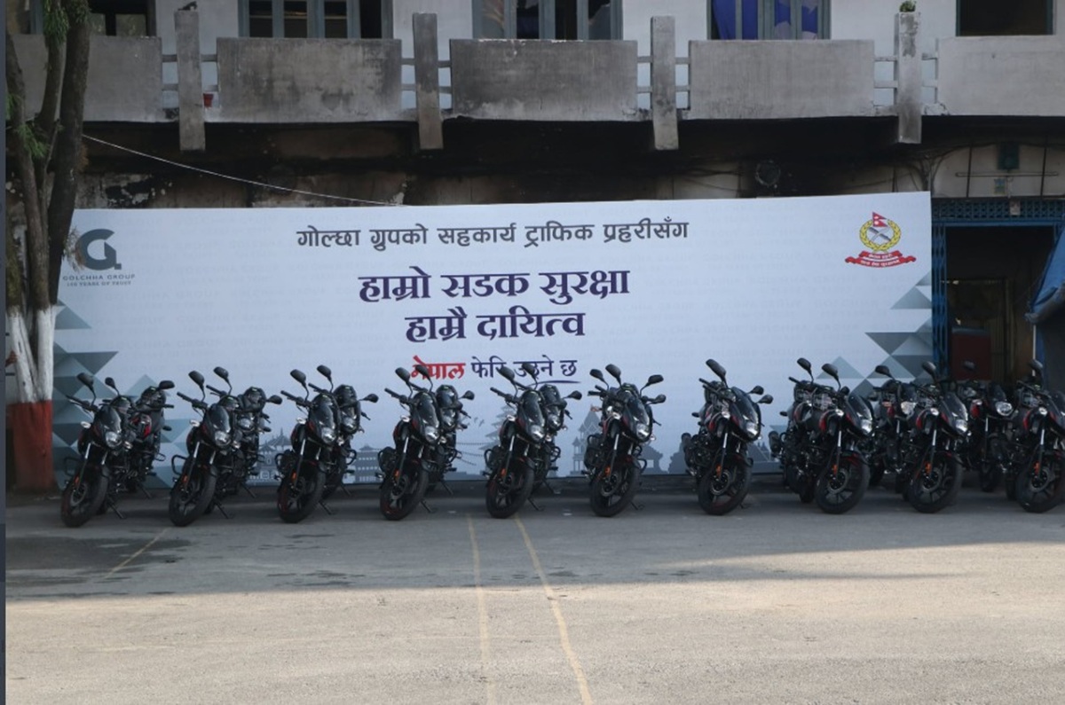 गोल्छा ग्रुपले ट्राफिक प्रहरी कार्यालयलाई दियो २० वटा मोटरसाइकल