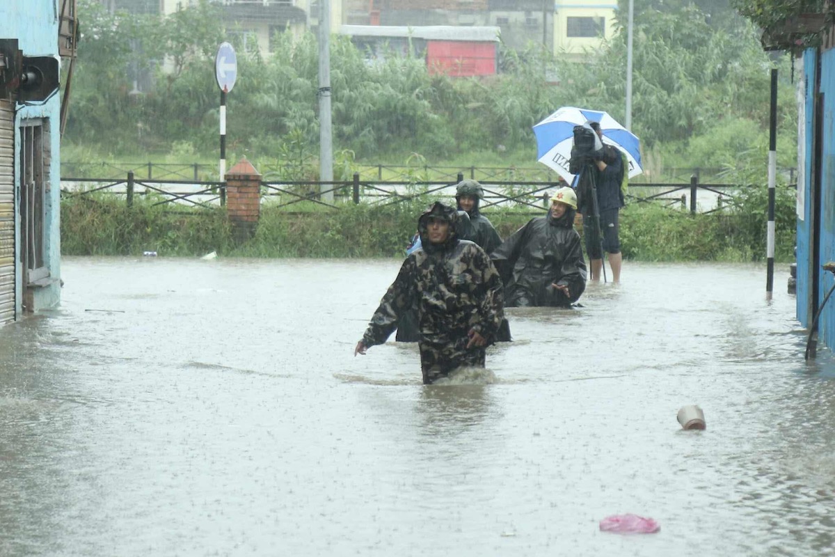 काठमाडौंमा उर्लिएको बागमती। तस्बिर: नवीनबाबु गुरूङ/सेतोपाटी
