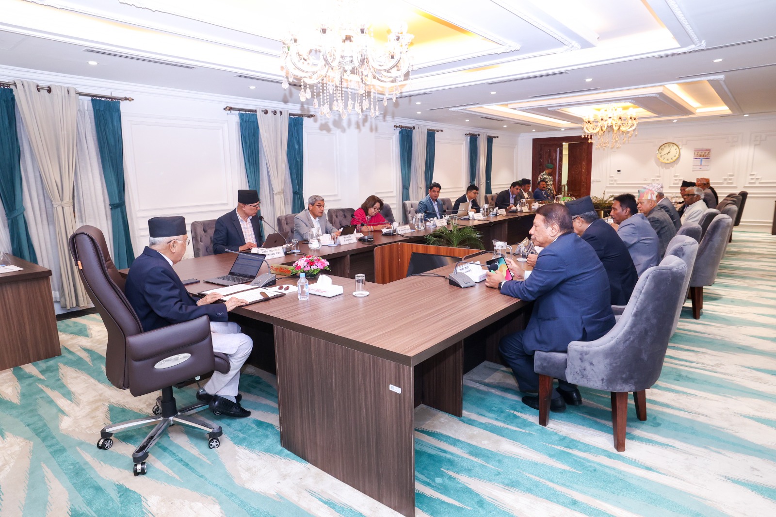 बुधबार साँझ बालुवाटारमा बसेको मन्त्रिपरिषद् बैठक। तस्बिरः प्रधानमन्त्रीको सचिवालय।