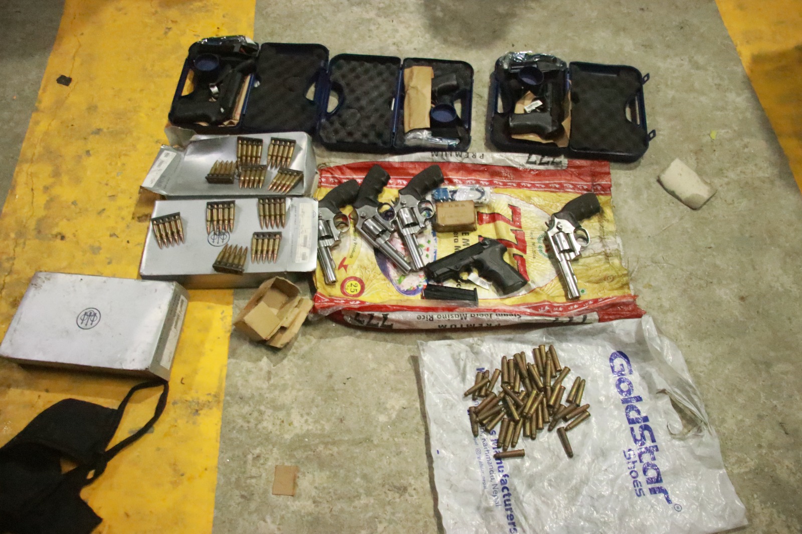 लुटिएका हतियार बुझाउन सेनाको अनुरोध, नभए कारबाही गर्ने चेतावनी