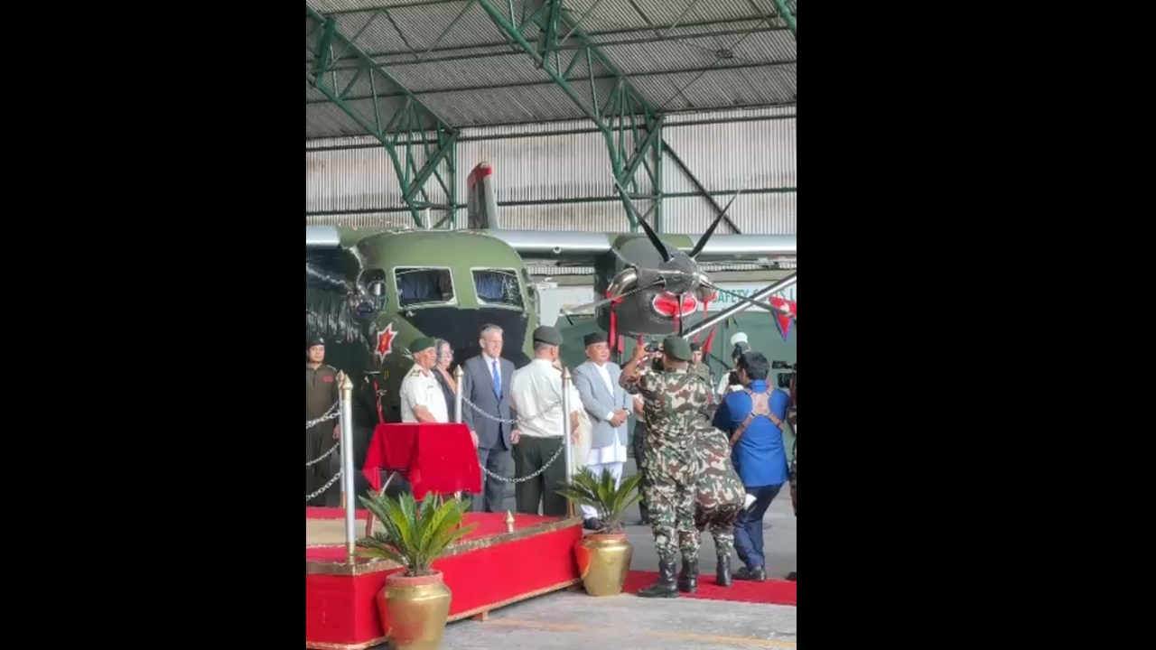 स्काई ट्रक र एयर एम्बुलेन्स नेपाली सेनालाई हस्तान्तरण