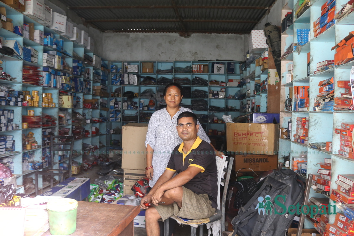अरूण योगी र उनकी श्रीमती जुनु योगी। तस्बिरः नारायण खड्का/सेतोपाटी