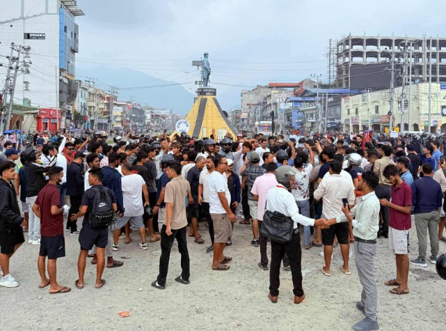 निषेधाज्ञाको बाबजुद बुटवलमा जेन-जीहरूको प्रदर्शन