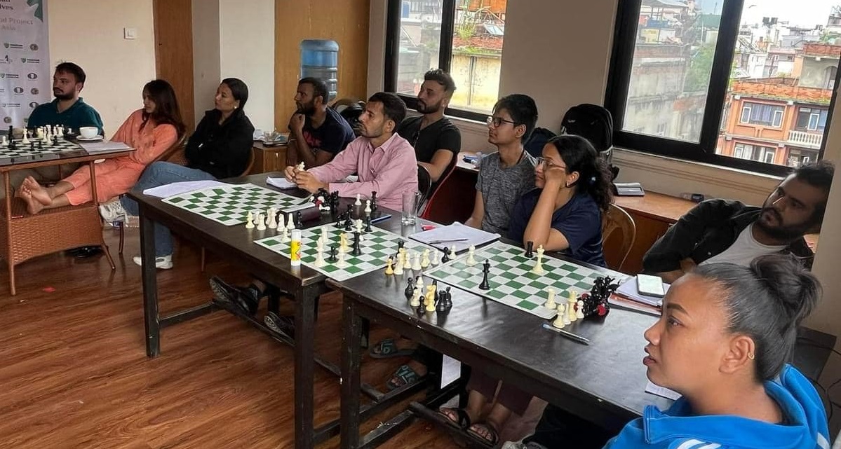 नेपालमा बन्द प्रशिक्षणका दौरान नेपालका चेस खेलाडी।तस्बिरः  ताराबहादुर रानाभाटको फेसबुकबाट।