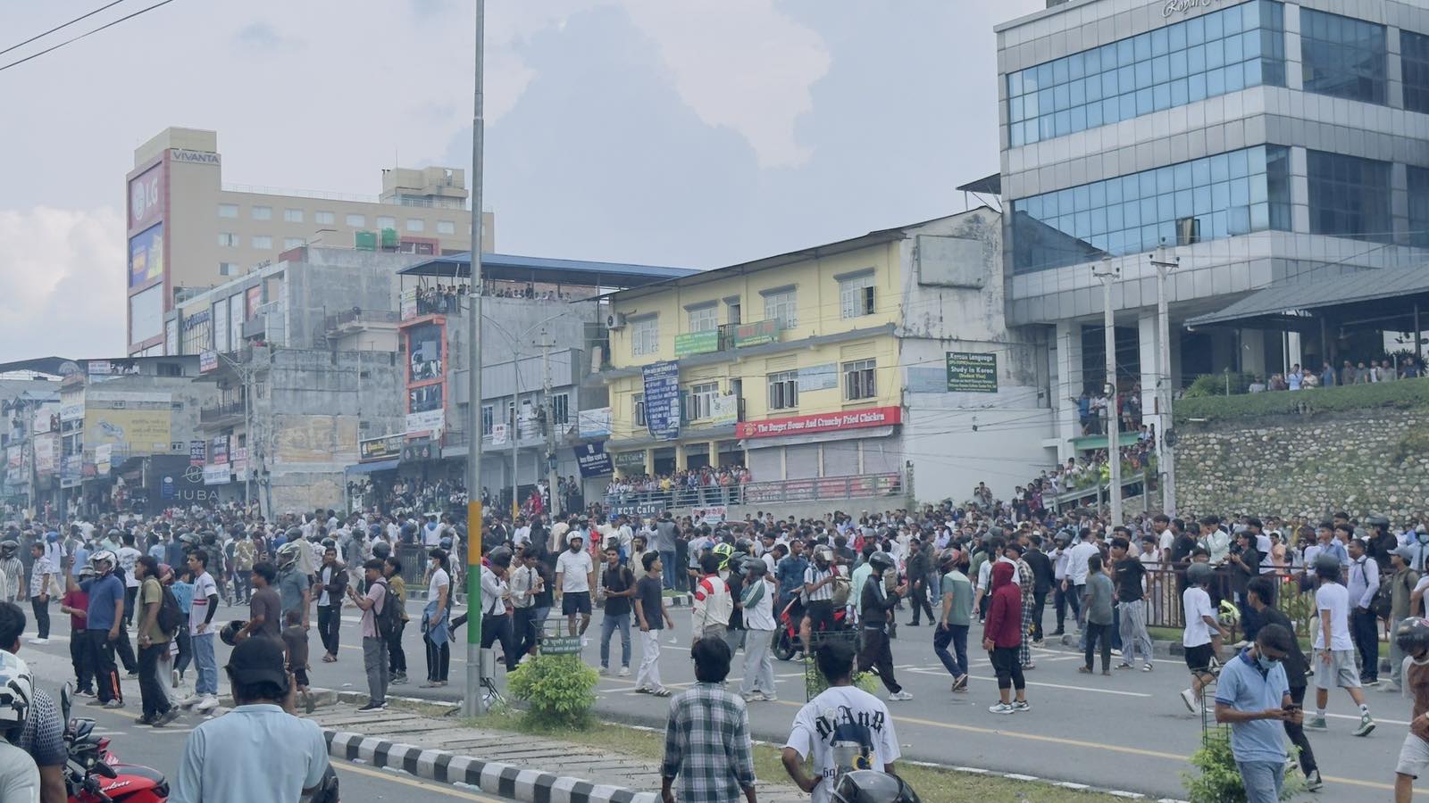 भरतपुरमा जेनजी प्रदर्शनकारी र प्रहरीबीच झडप
