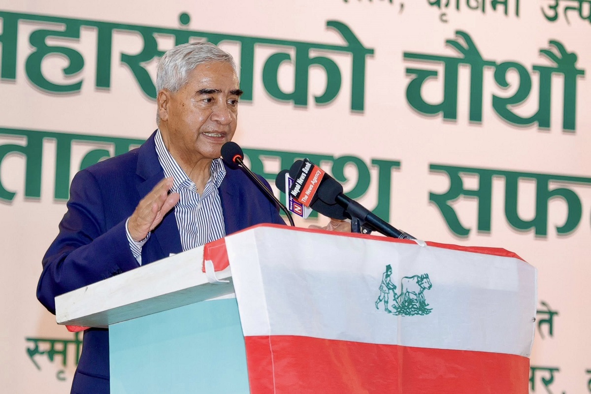 कर्मचारीले कुनै पनि पार्टीका लागि काम गर्न पाइँदैन: देउवा