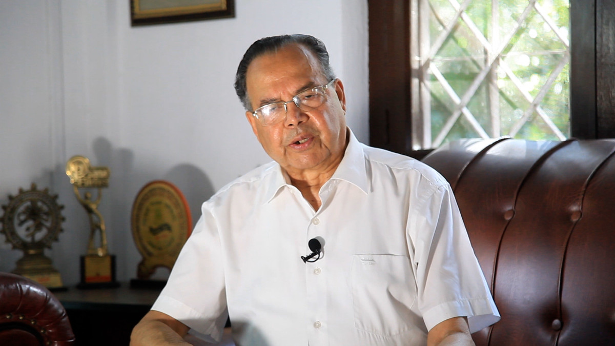 झलनाथकी श्रीमतीले गुमाइन् बायाँ हात