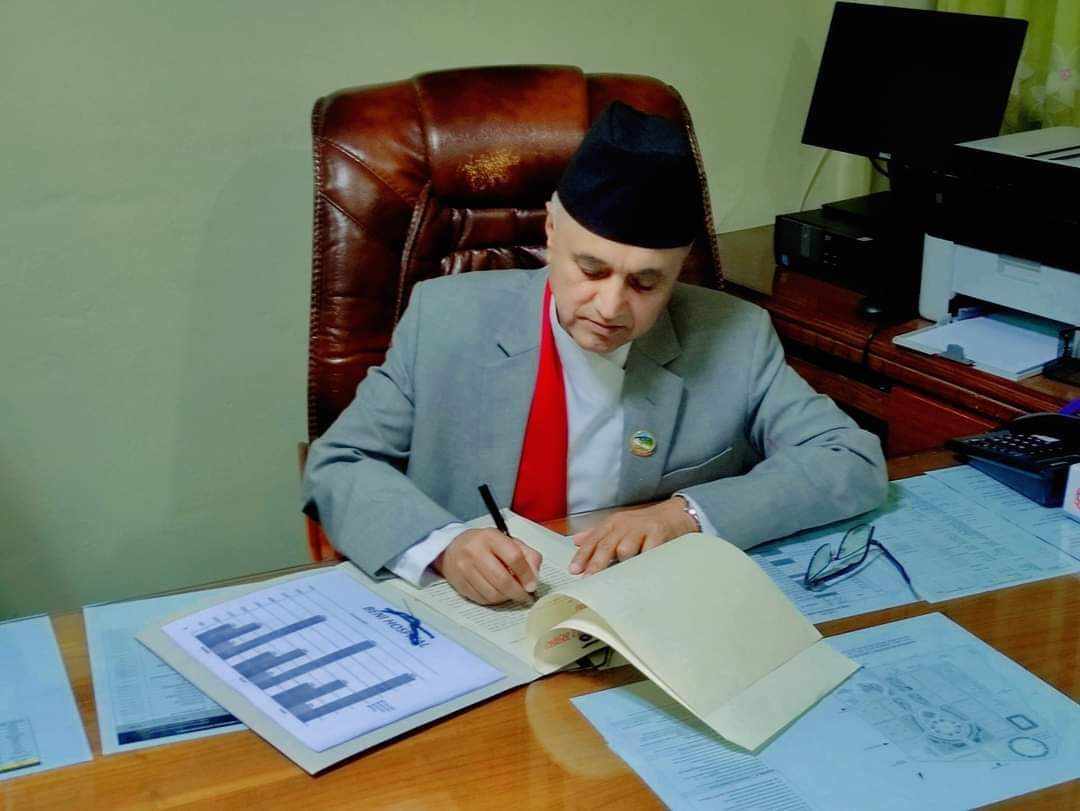 मुख्यमन्त्री खगराज अधिकारी।