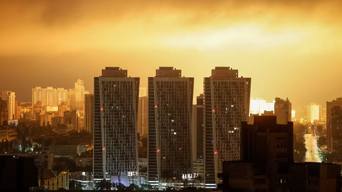 रूसले किभमा आइतबार राति गरेको आक्रमण। तस्बिरः रोयटर्स।