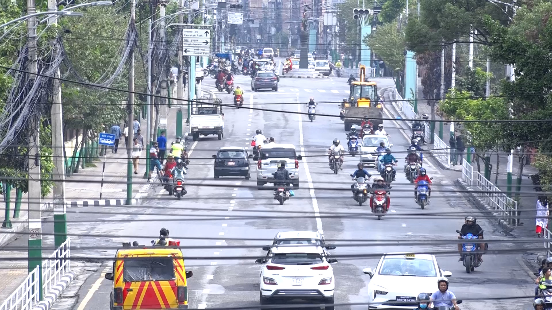 चल्न थाले सार्वजनिक यातायात, जनजीवन लयमा फर्किँदै (तस्बिरहरू)