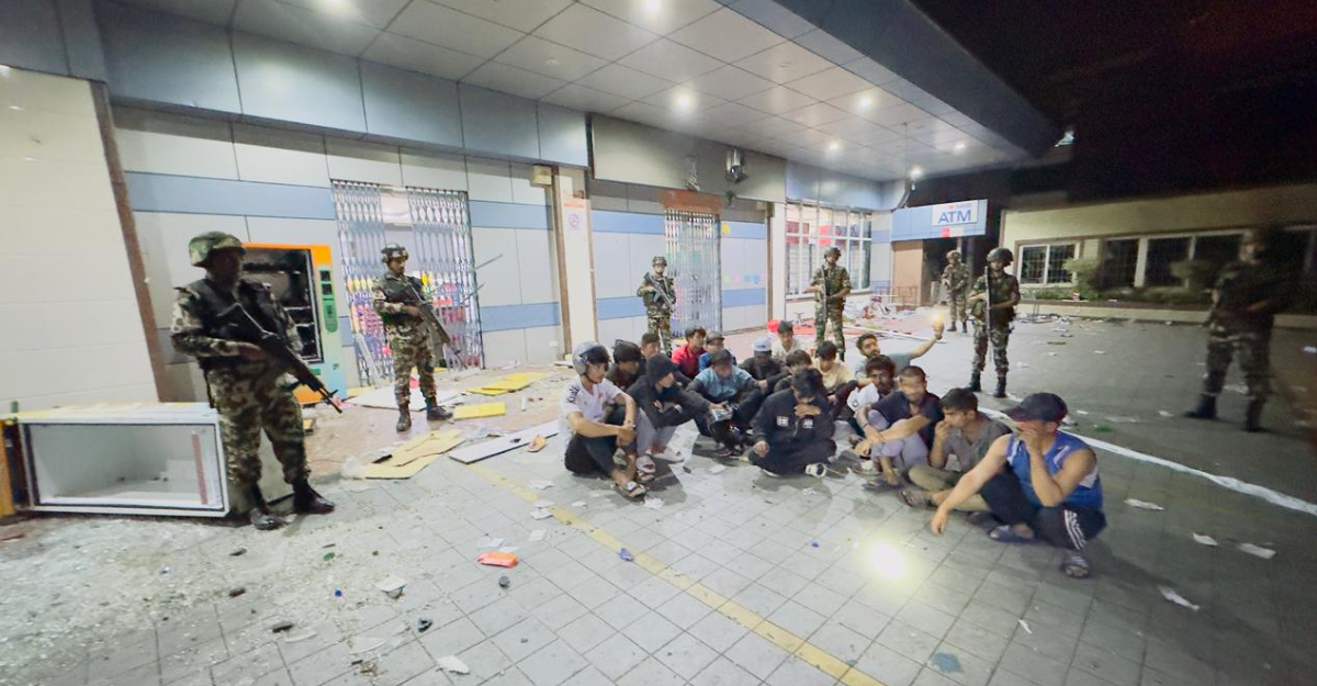 मध्यरातमा लुटपाट गर्ने खोज्ने २१ जनालाई समात्यो सेनाले