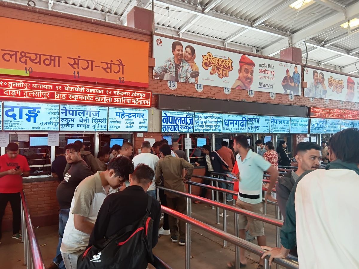 नयाँ बसपार्कमा बढ्न थाल्यो यात्रुको भिड