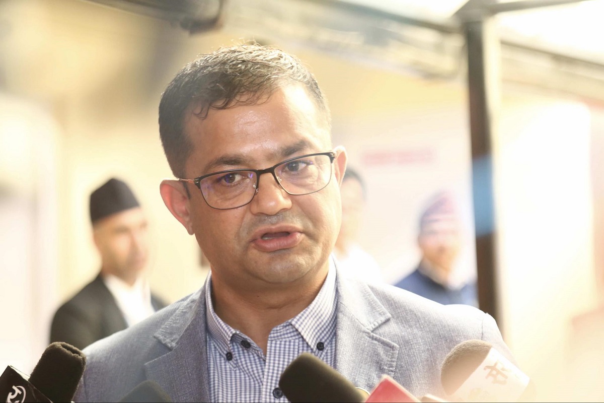 एमालेको नाम लिएर तोडफोड र आगजनी गर्नेलाई खोजीखोजी कारबाही गर्नुपर्छ: पदम गिरी