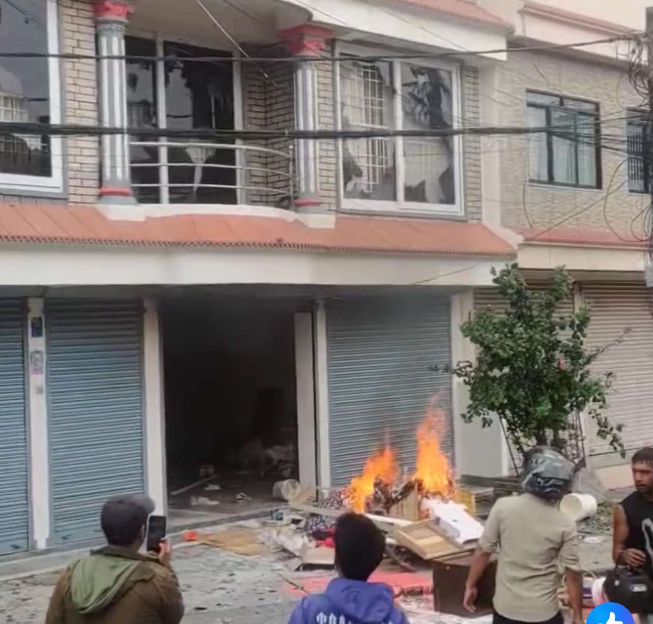 पोखराका मेयर आचार्यको घर र भाइको इभेन्ट सेन्टरमा तोडफोड र आगजनी