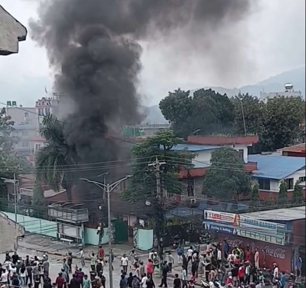 पोखरामा प्रदर्शनकारीले जलाए मुख्यमन्त्री कार्यालय, सिडिओ कार्यालय र अदालत