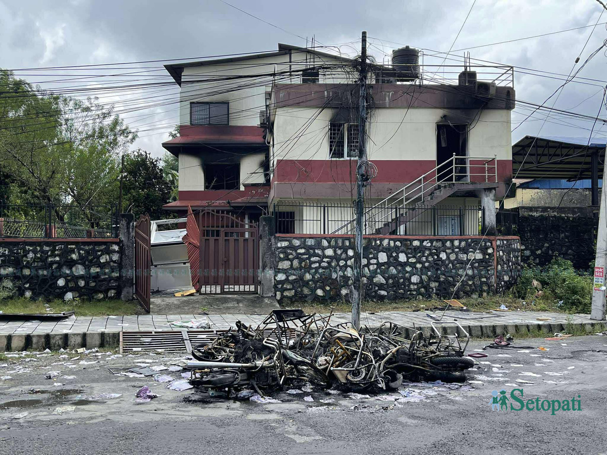 यसरी खाक भए पोखराका सरकारी संरचना (तस्बिरहरू)