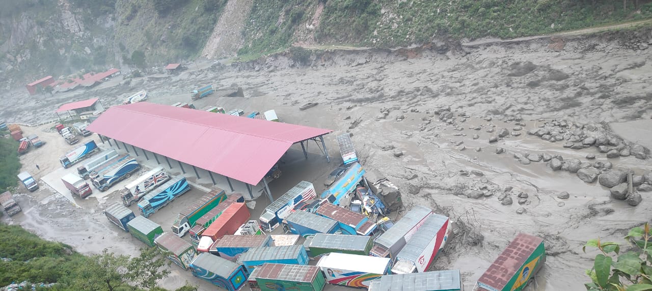 बाढीले ध्वस्त पारेको रसुवागढी भन्सार।