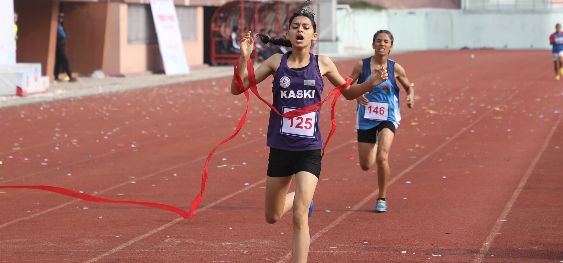 राष्ट्रपति रनिङ सिल्डको ८ सय मिटर दौडमा कीर्तिमान बनाएकी नारायणी भण्डारी। तस्बिर : लोकेन्द्रकुमार बस्नेत/राखेप