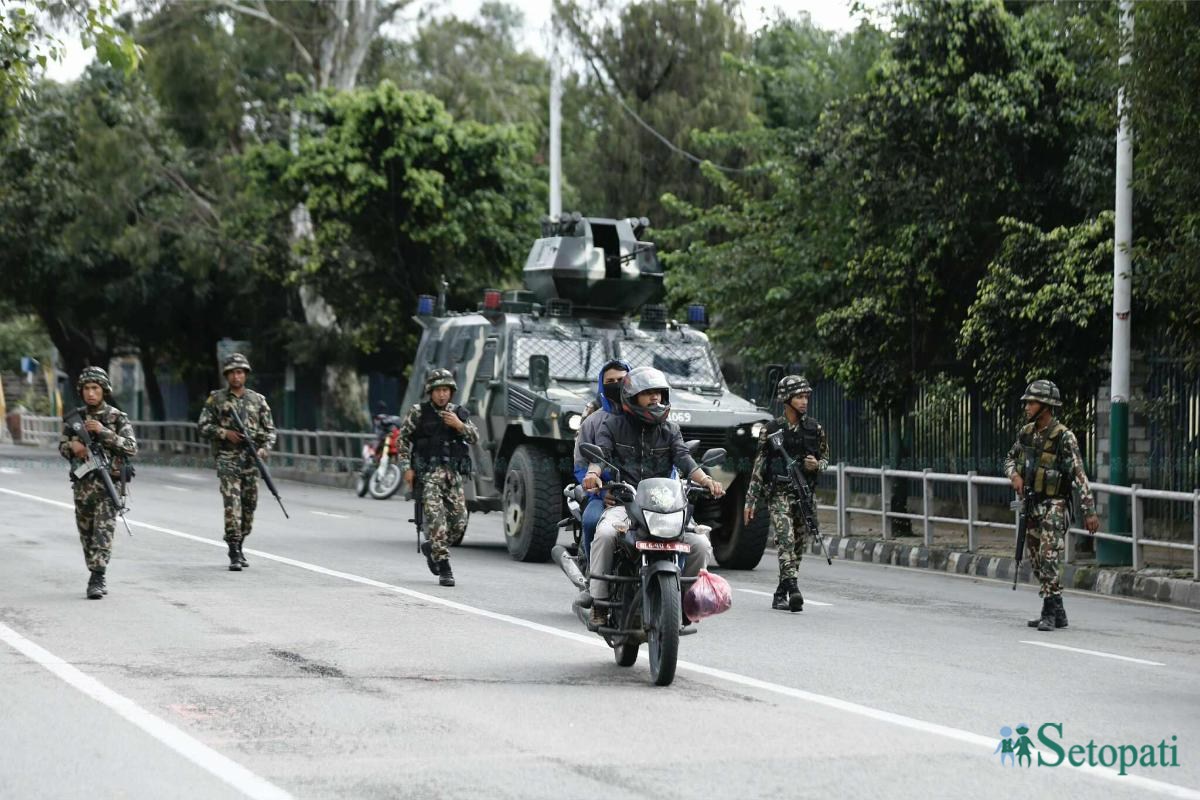 काठमाडौं उपत्यकामा निषेधाज्ञा र कर्फ्यू शुक्रबार पनि जारी