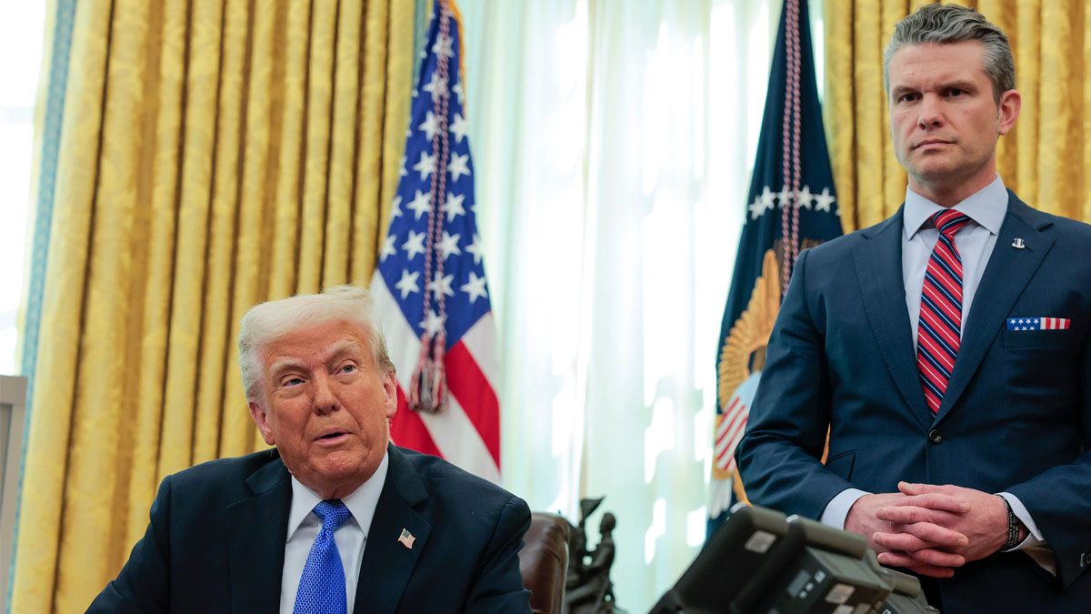 राष्ट्रपति ट्रम्प र रक्षामन्त्री हेगसेथ।  फाइल तस्बिर