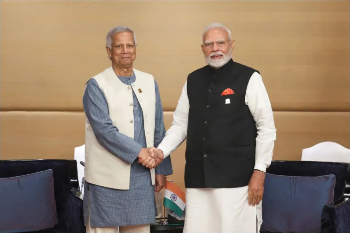 मोहम्मद युनुस र नरेन्द्र मोदी।